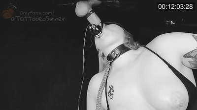 Убава девојка со совршени цицки во славната дупка